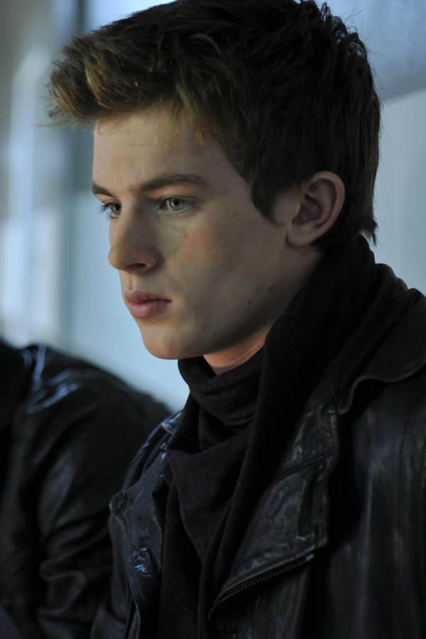 Jannis Niewöhner als Gideon de Villiers