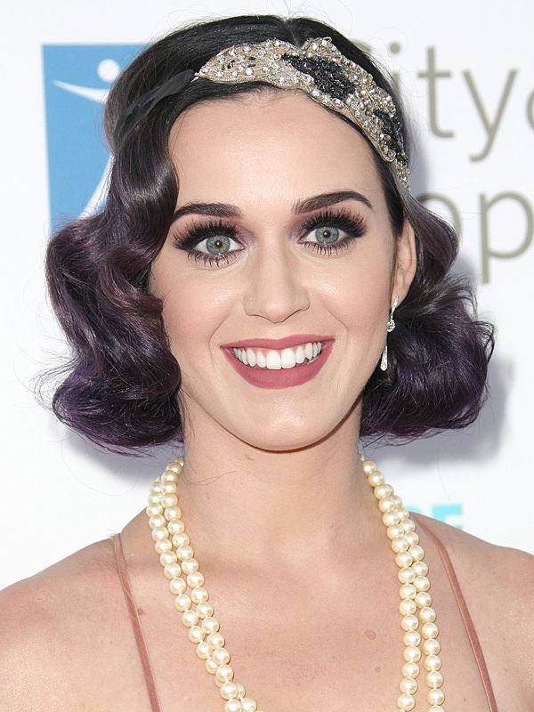 Katy Perry mit Golden Twenties Frisur