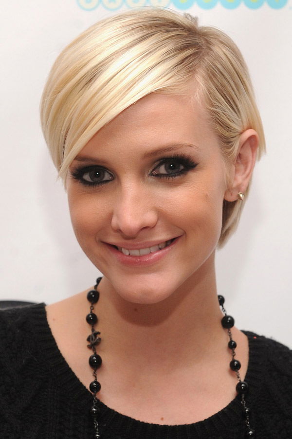 Ashlee Simpson mit kurzen Haaren