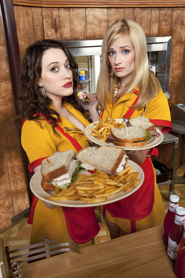 Max und Caroline in 2 Broke Girls