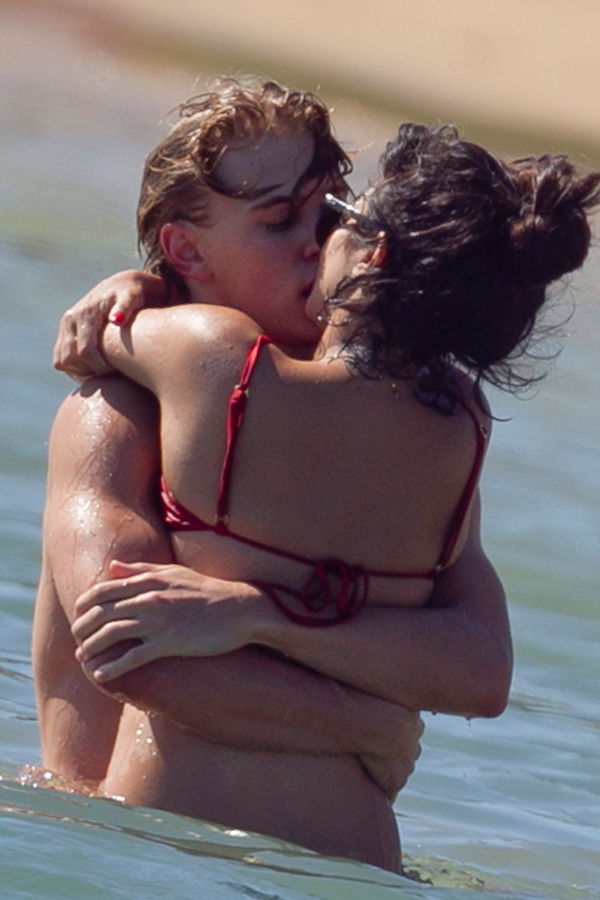 Vanessa Hudgens & Austin Butler: Kuss