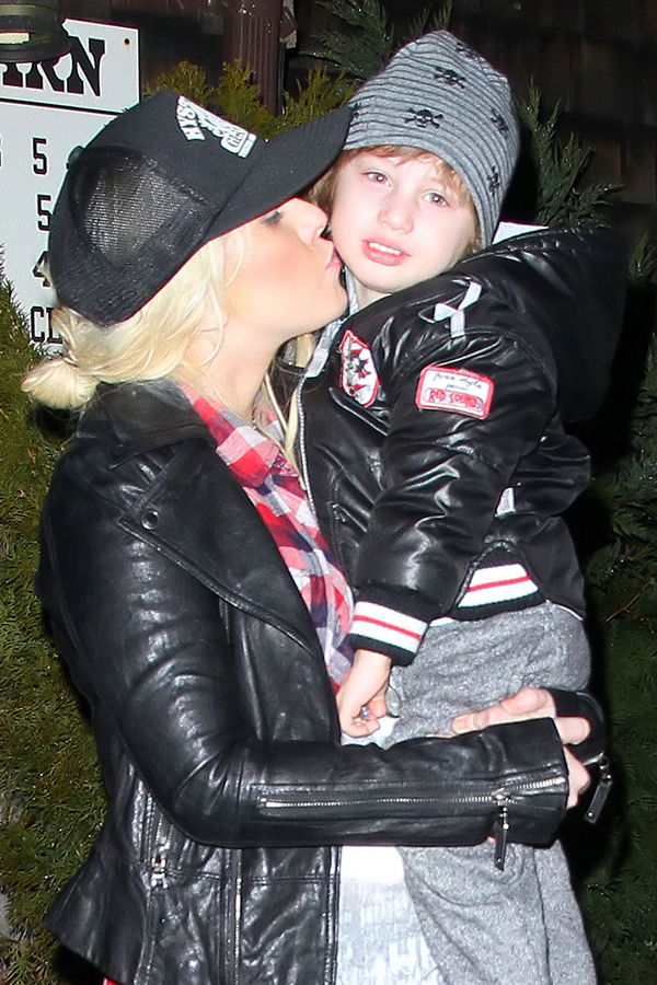Christina Aguilera küsst Sohn Max