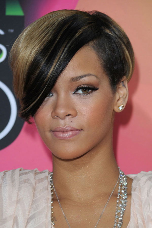Rihanna schwarz-blond gestreift
