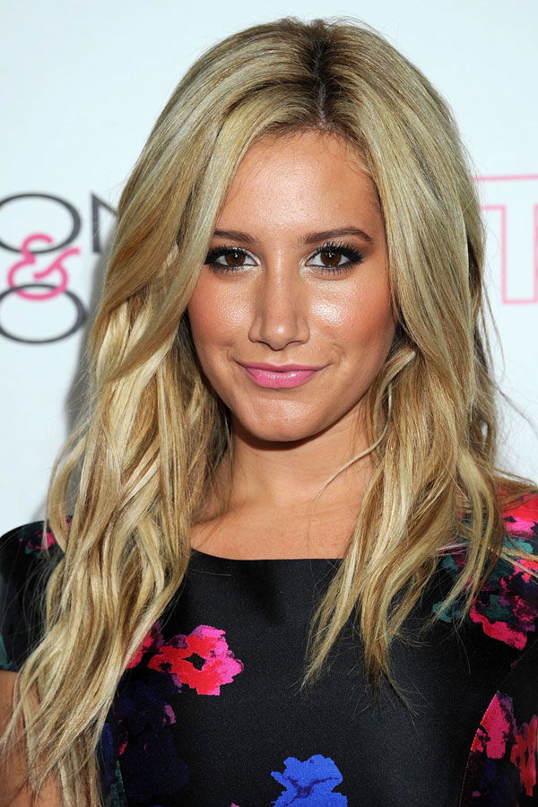 Ashley Tisdale mit blonden Haaren