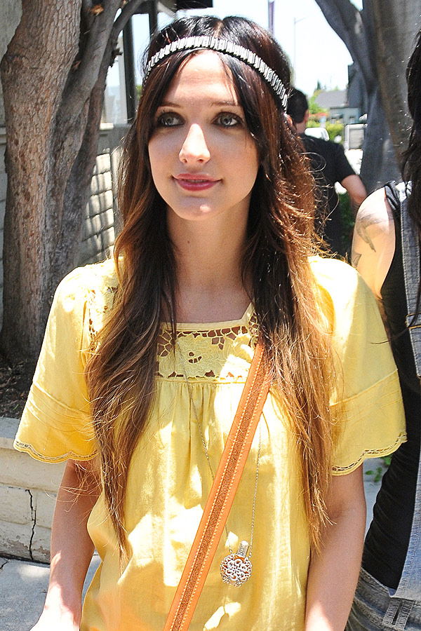 Ashlee Simpson mit Haarband