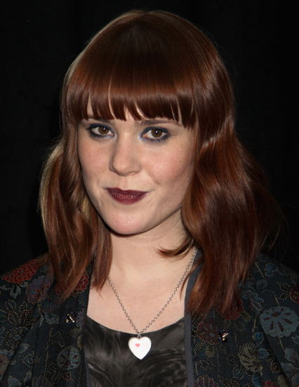 Kate Nash mit bravem Pony
