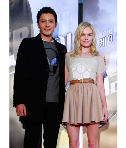 Kate Bosworth mit Faltenrock