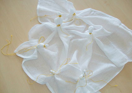 Batikschal: Knoten binden