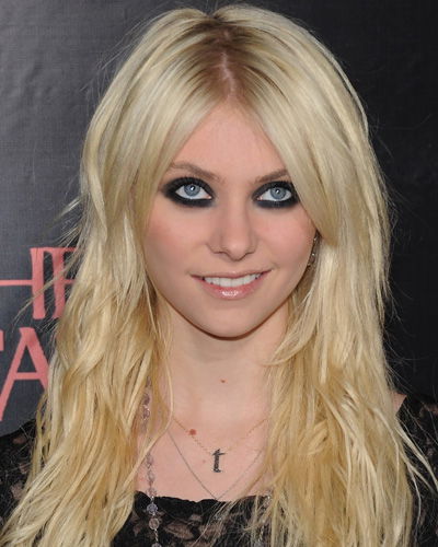 Taylor Momsen mit extremen Smokey Eyes