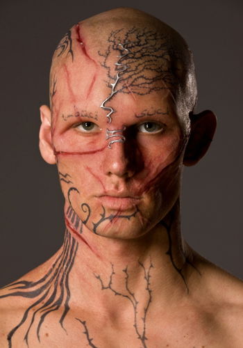 Alex Pettyfer als gruseliger Kyle Kingson in Beastly