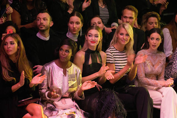 Lena Gercke mit Gigi Hadid in der Front Row