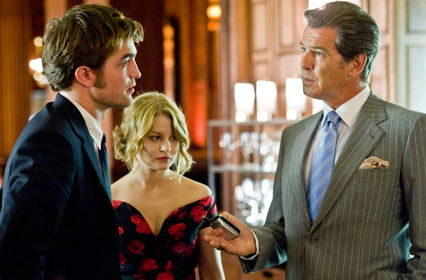 Robert Pattinson mit Pierce Brosnan