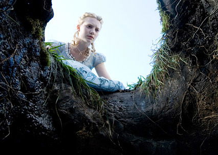 Alice vor dem Kaninchenbau