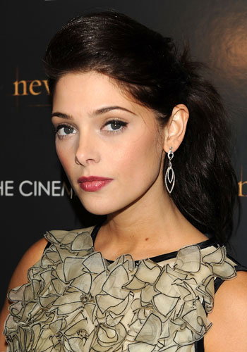 Ashley Greene Style: Eyeliner und Lippenstift