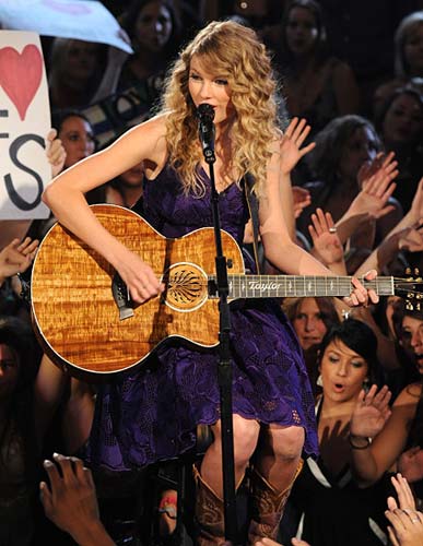 Taylor Swift live on Stage