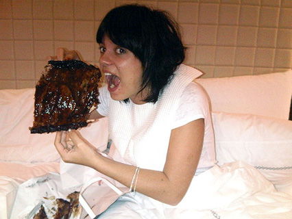 Twitpic Lily Allen mit Spareribs