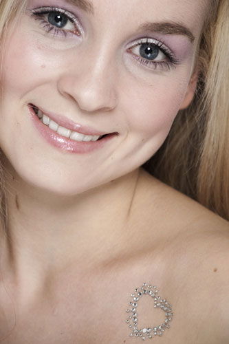 Strahlende Augen mit Glitzer-Mascara