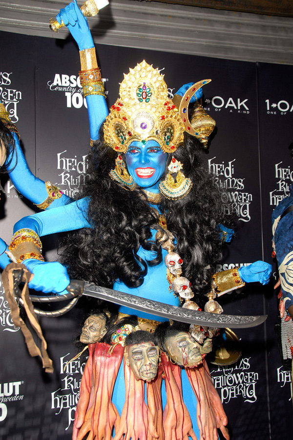 Heidi Klum als indische Gottheit an Halloween