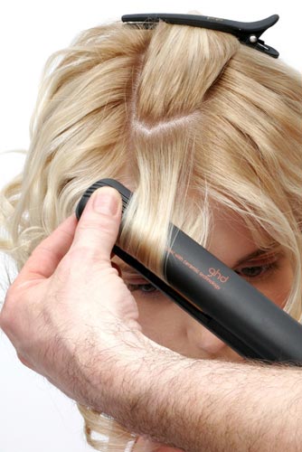 Glatter Ansatz & lange Locken
