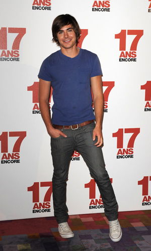 Zac Efron hot bei der Filmpremiere von 17 Again