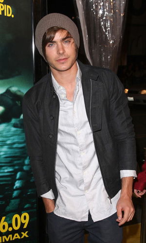 Zac Efron mit süßer Mütze