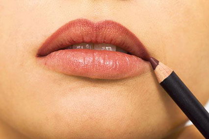 Lippenkonturen nachziehen