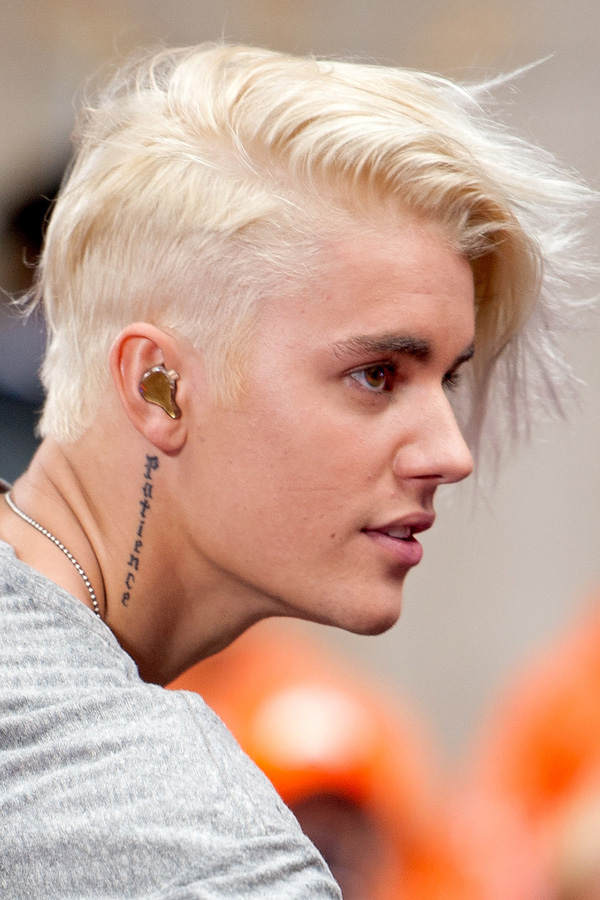 Justin Bieber mit platinblonden Haaren - September 2015