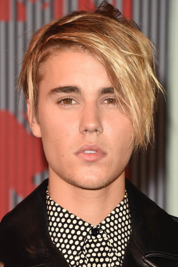 Justin Bieber mit Brad Pitt Frisur - August 2015