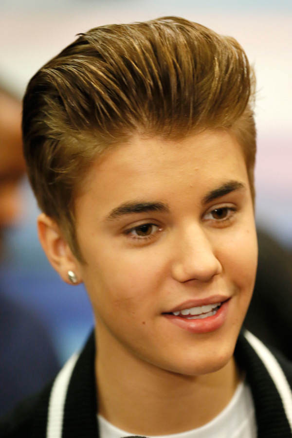 Justin Bieber mit Elvis Frisur - April 2012
