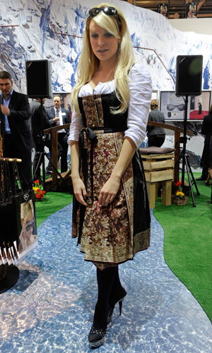Gina-Lisa Lohfink mit Dirndl