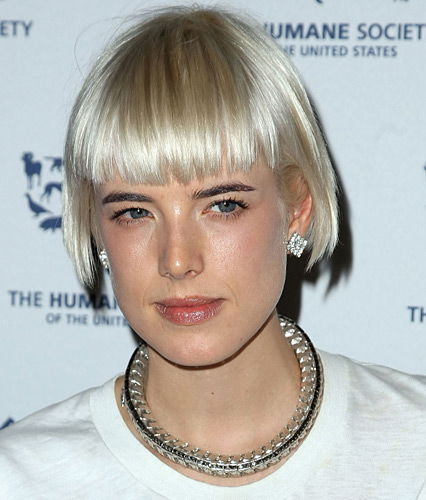 Agyness Deyn mit blondem Bob