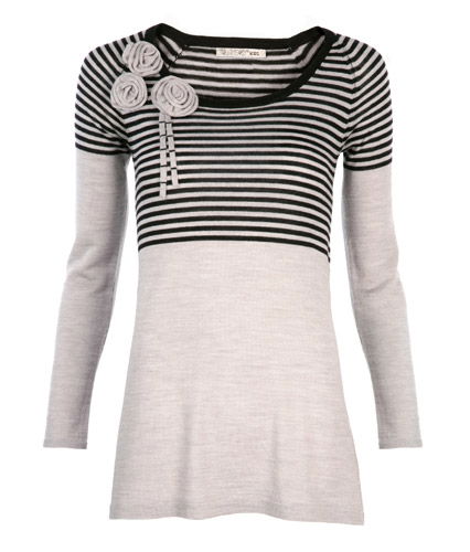 Schwarz-weiß gestreifter Strickpullover