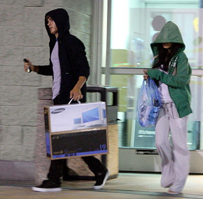Zac und Vanessa bei "Best Buys"