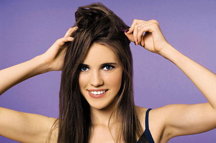 Anleitung für Turmfrisur mit Haarspangen