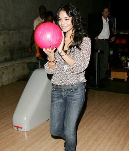Vanessa Hudgens beim Bowling