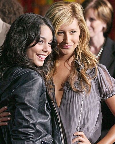 Vanessa und Ashley sind Freundinnen
