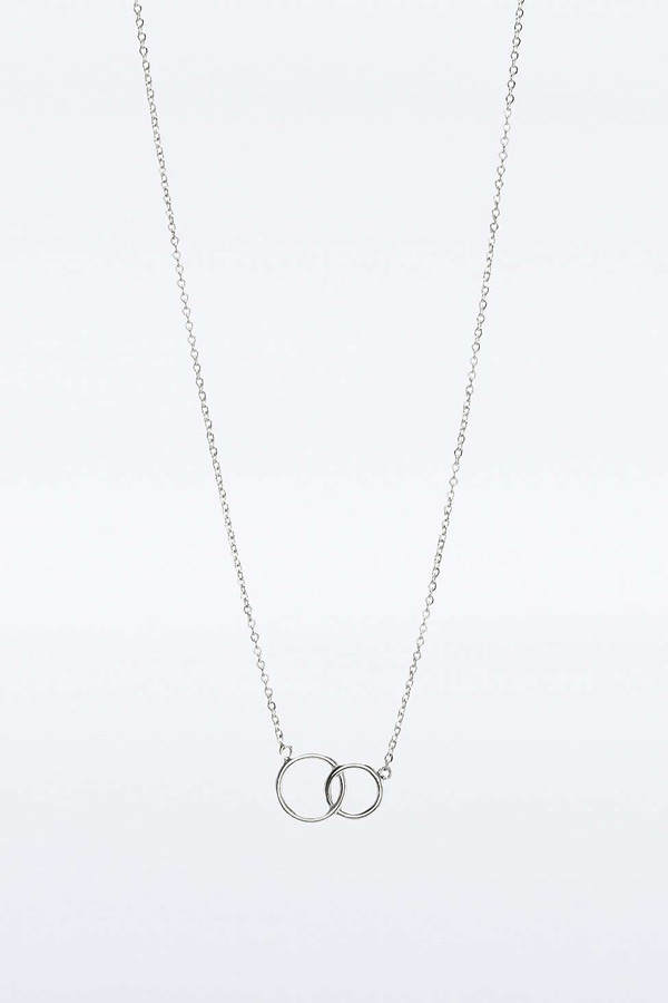 Kette mit verschlungenen Kreisen von Urban Outfitters