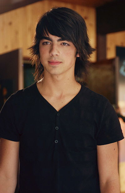 Joe Jonas als Shane