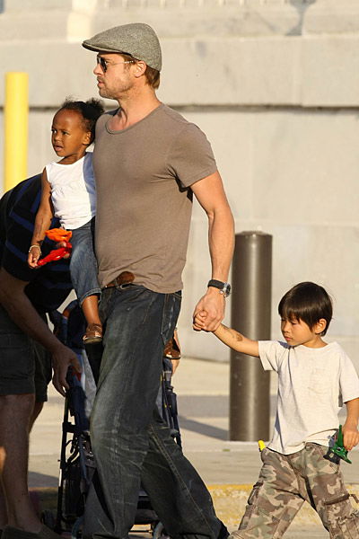 Brad Pitt mit Zahara und Pax