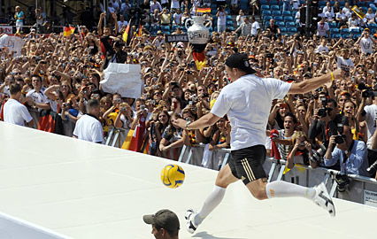 Lukas Podolski auf der Fanmeile