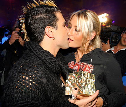 Sarah & Marc knutschen