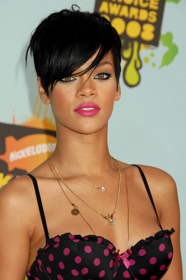 Rihanna mit kurzen Haaren