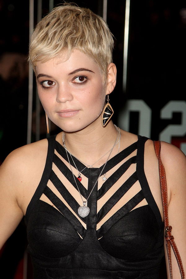 Pixie Geldof mit kurzen Haaren