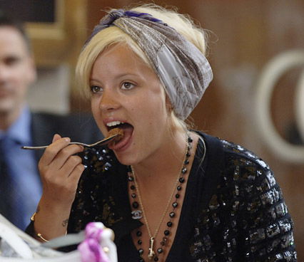 Lily Allen beim Essen