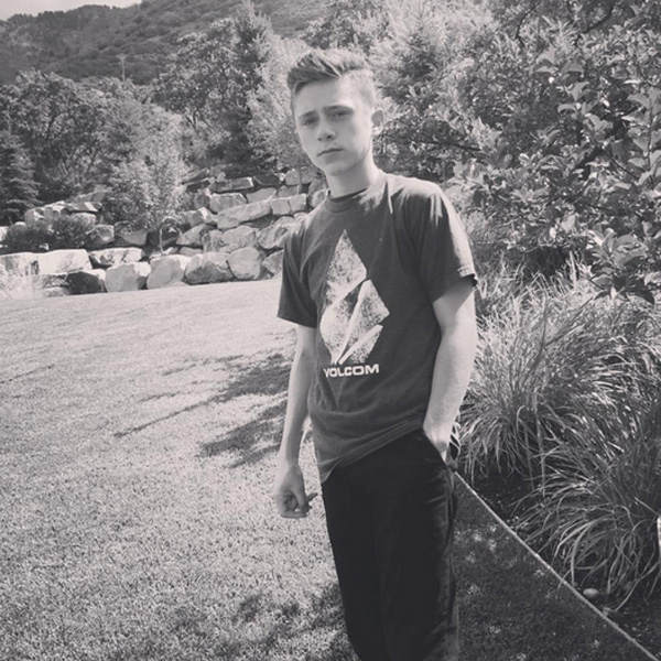 Brooklyn Beckham Lookalike