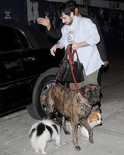 Jordan Bratman mit den Hunden