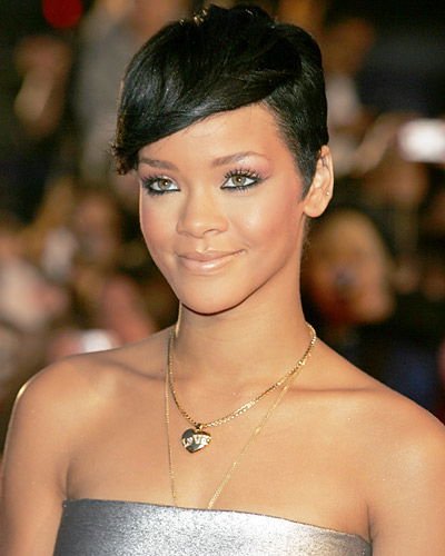 Rihanna gewinnt Grammy Für "Umbrella"