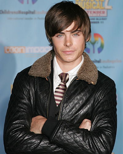 Zac Efron in sexy Lederjacke