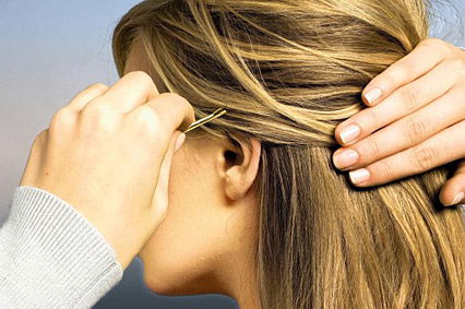 Haare zur Seite stecken