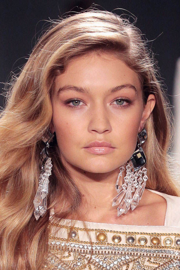 Gigi Hadid mit Augenbrauen